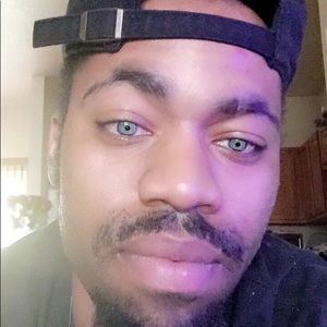 Meet your Posher, Deonte